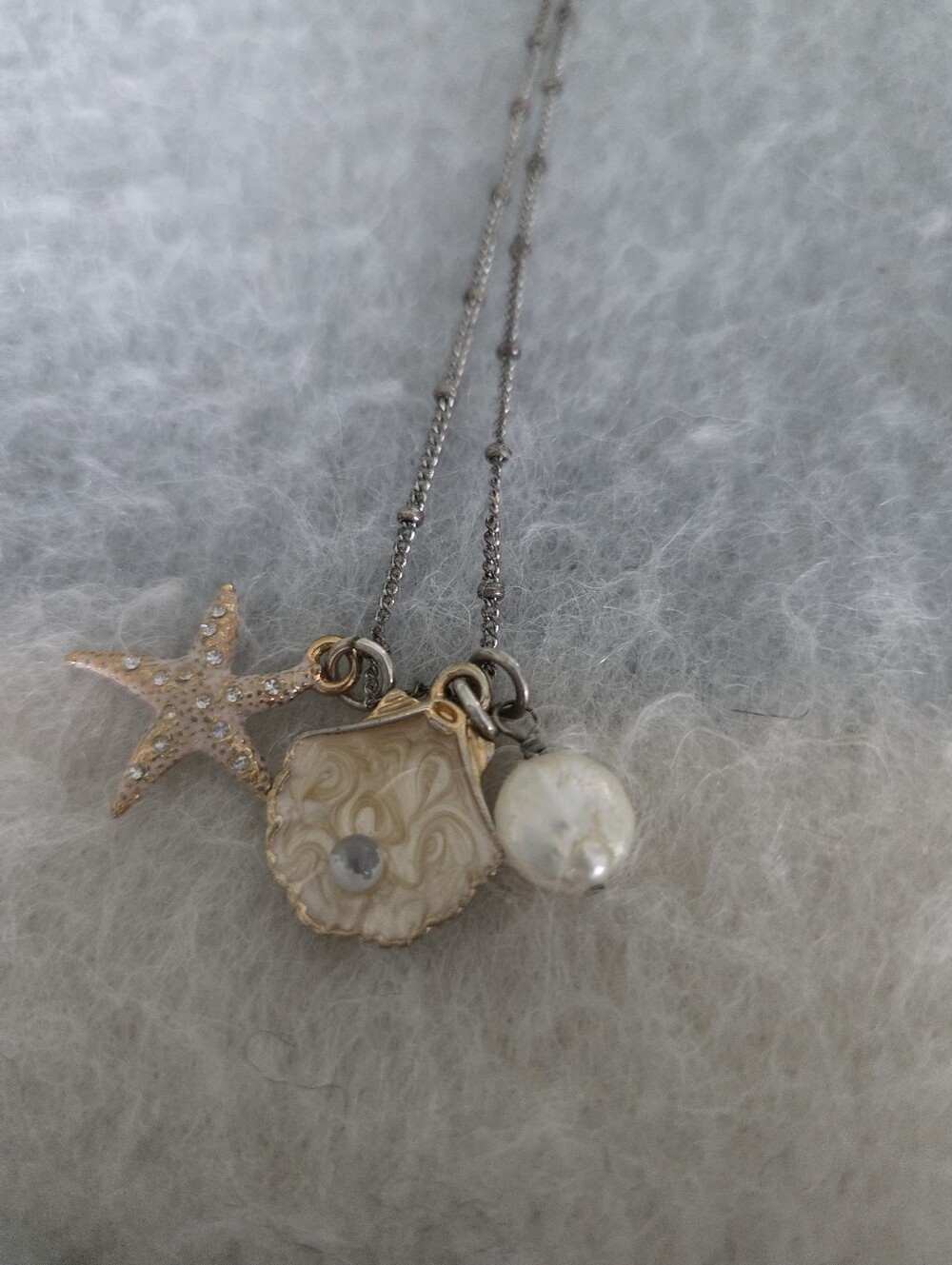 Brughton Delicate Starfish & Shell Pendant Necklace in Pale Gold and Pearl